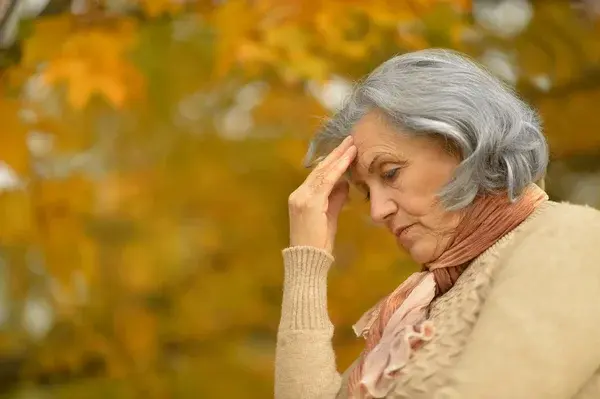 szomoruidosholgyoto nice sad old woman